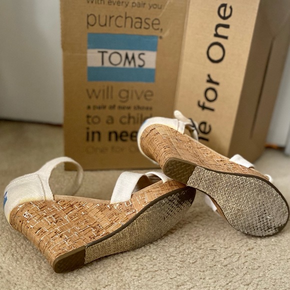 TOMS strappy ivory linen sandals - Picture 6 of 7